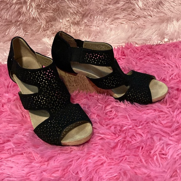 Life Stride Heidi microsuede cork covered open toe laser cut shoes size 8.5 - Picture 2 of 15